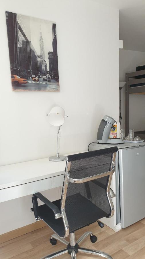 Chambres Poitiers Centre Ville - Salle De Bain, Refrigerateur, Tv Et Machine A Cafe Privatifs - Cuisine Commune - Terrasse - Hotel De Ville A 200M Exterior photo