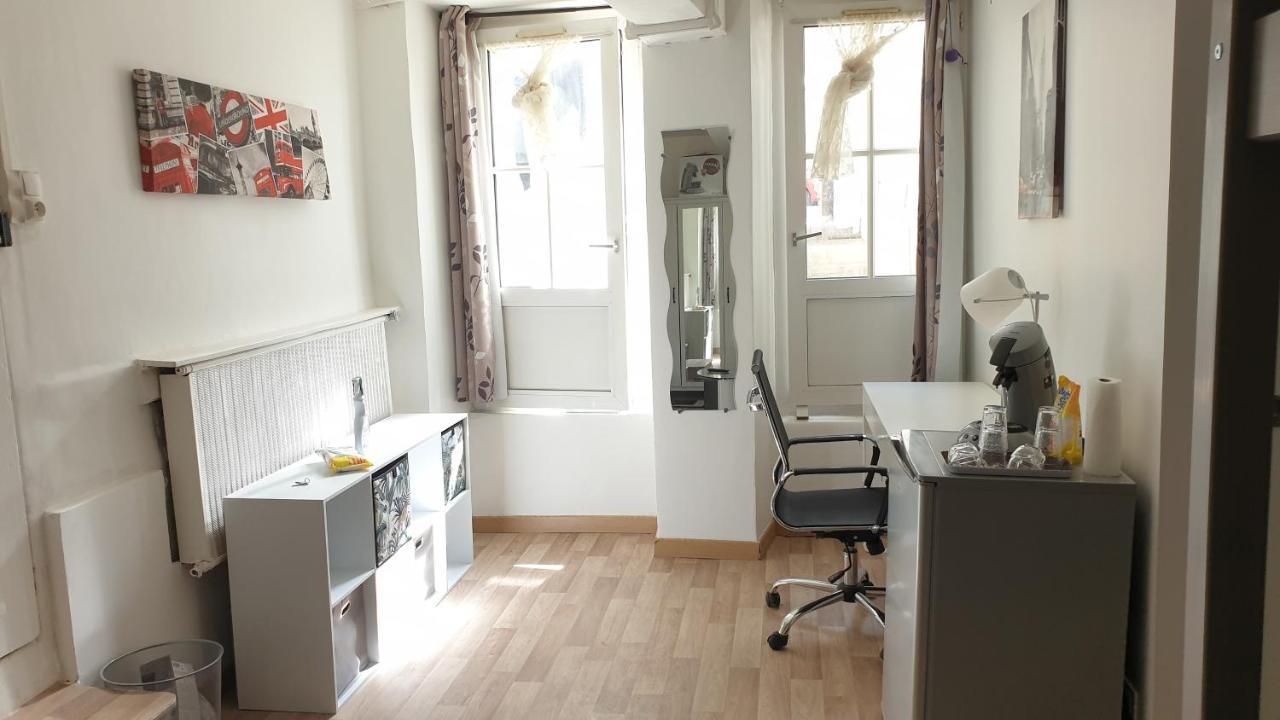 Chambres Poitiers Centre Ville - Salle De Bain, Refrigerateur, Tv Et Machine A Cafe Privatifs - Cuisine Commune - Terrasse - Hotel De Ville A 200M Exterior photo