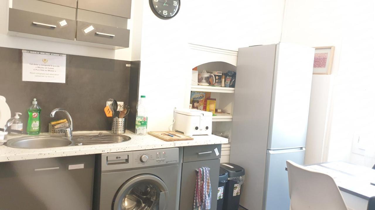 Chambres Poitiers Centre Ville - Salle De Bain, Refrigerateur, Tv Et Machine A Cafe Privatifs - Cuisine Commune - Terrasse - Hotel De Ville A 200M Exterior photo