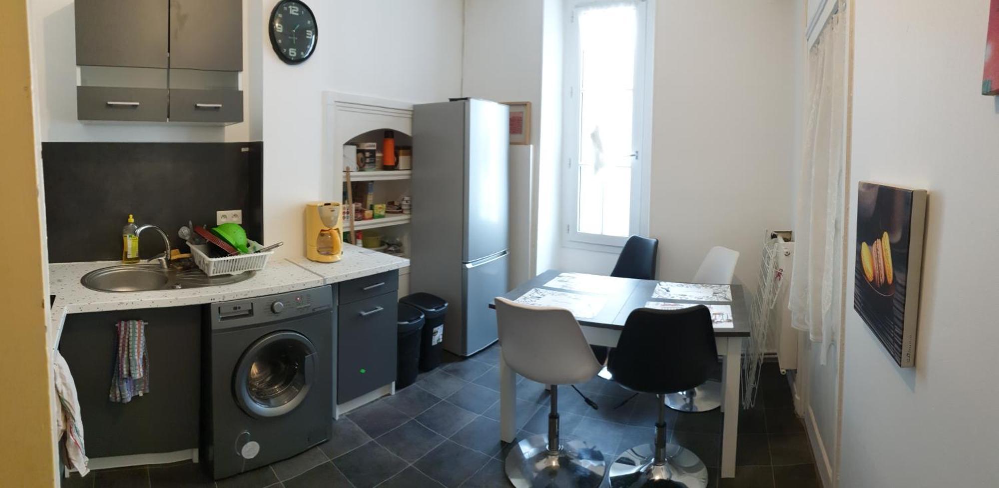 Chambres Poitiers Centre Ville - Salle De Bain, Refrigerateur, Tv Et Machine A Cafe Privatifs - Cuisine Commune - Terrasse - Hotel De Ville A 200M Exterior photo