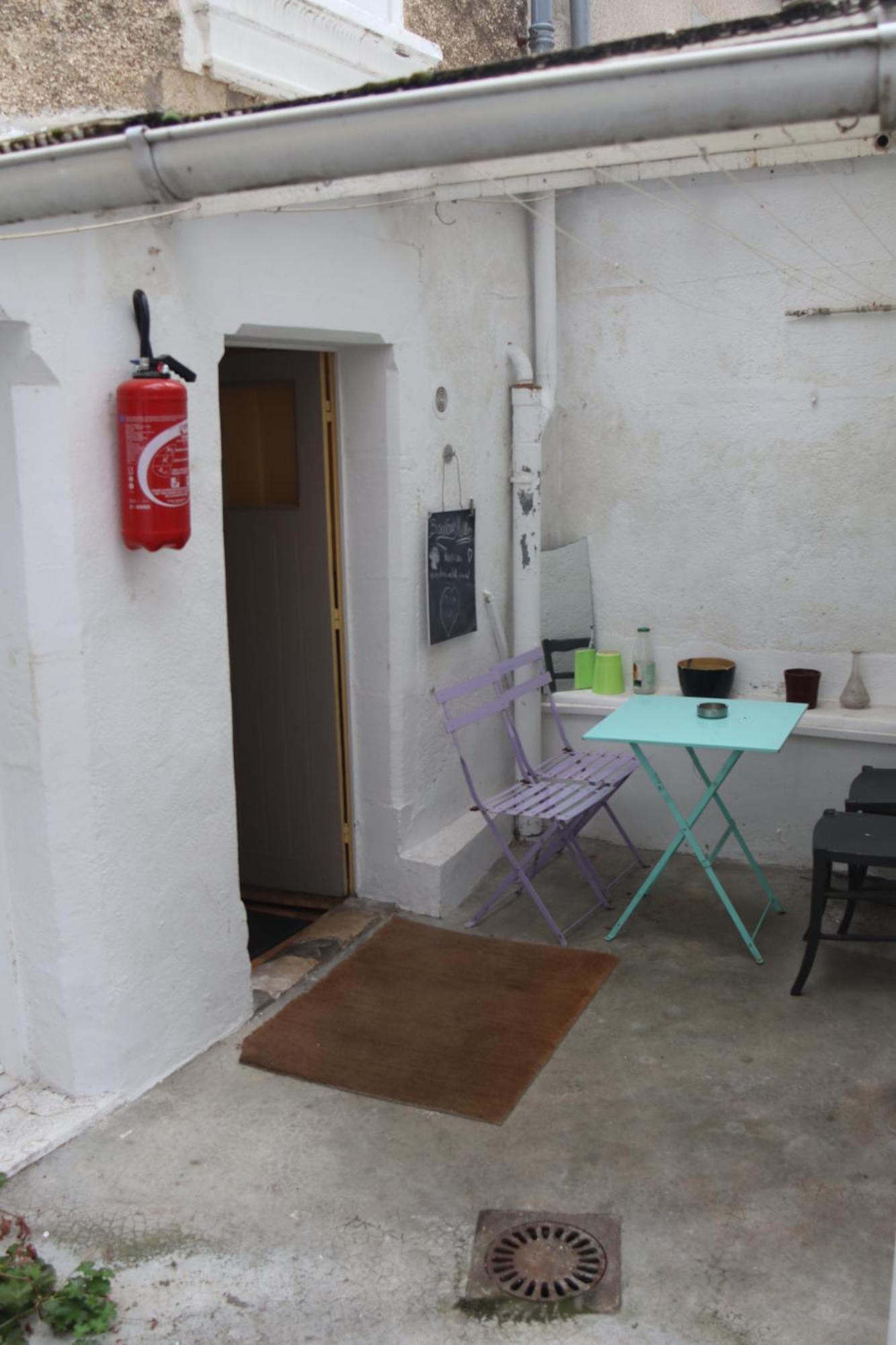 Chambres Poitiers Centre Ville - Salle De Bain, Refrigerateur, Tv Et Machine A Cafe Privatifs - Cuisine Commune - Terrasse - Hotel De Ville A 200M Exterior photo