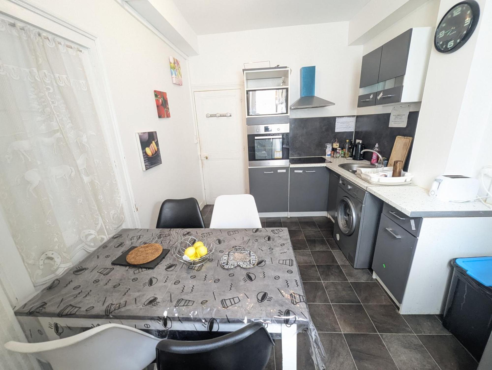Chambres Poitiers Centre Ville - Salle De Bain, Refrigerateur, Tv Et Machine A Cafe Privatifs - Cuisine Commune - Terrasse - Hotel De Ville A 200M Exterior photo